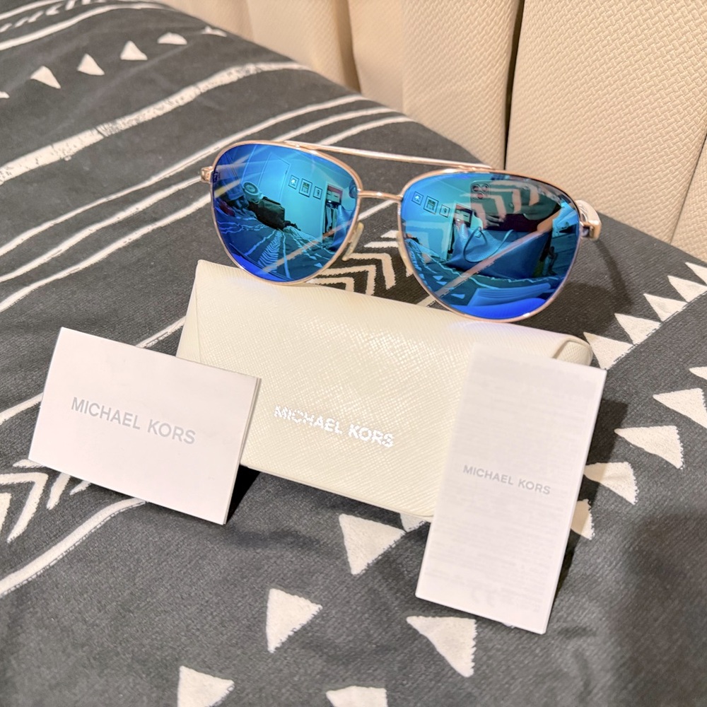 MICHAEL KORS - Aviator Sunglasses